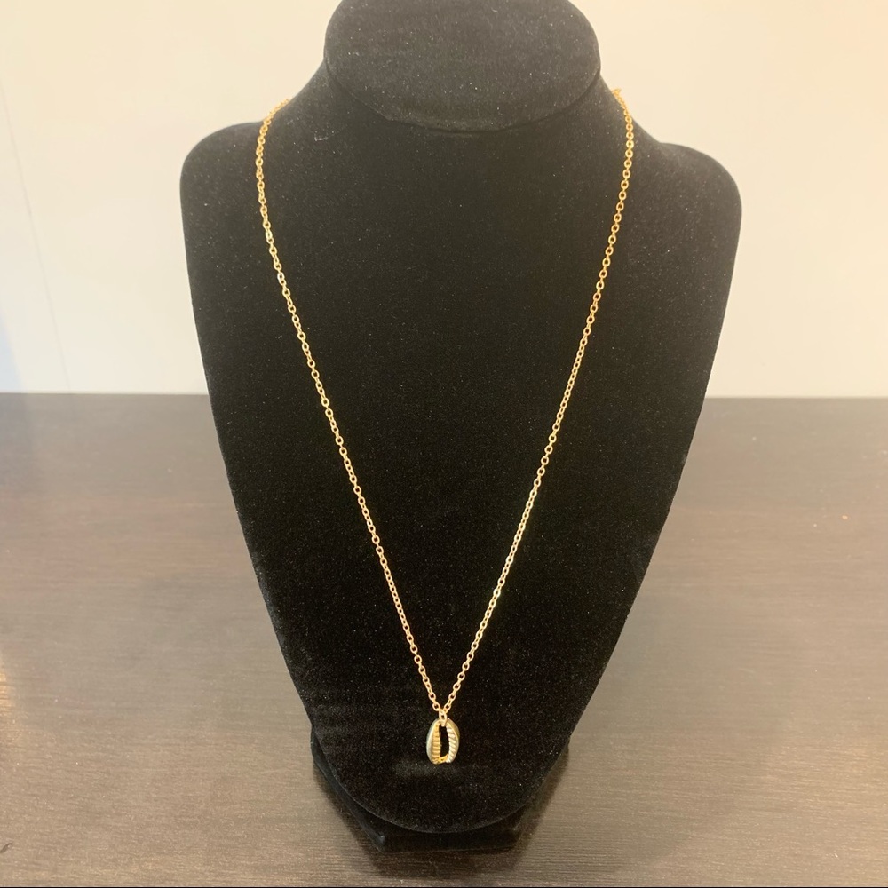 ☀️ 3/$15 Gold Coloured Puka Shell Necklace